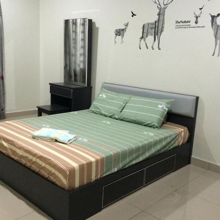 לומוט Sri Manjung Ma Maison Homestay מראה חיצוני תמונה