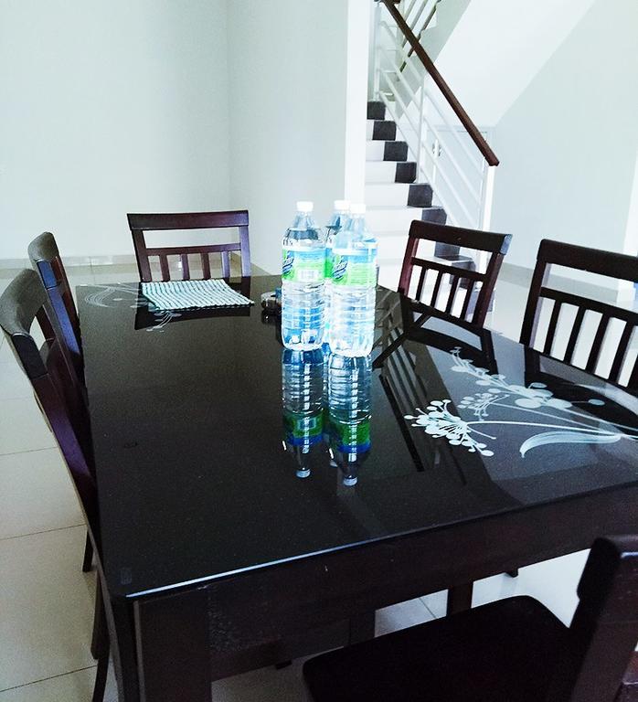 לומוט Sri Manjung Ma Maison Homestay מראה חיצוני תמונה