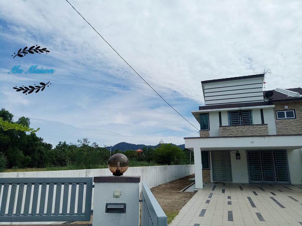 לומוט Sri Manjung Ma Maison Homestay מראה חיצוני תמונה